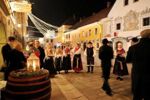 2 Dogodki na Linhartovem trgu